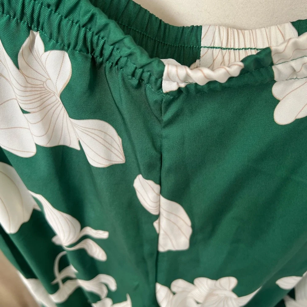 H&M Green Pants with White Leaf Pattern - Picture 7 of 12
